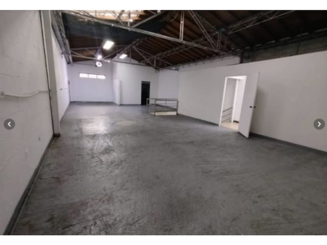 Bodega en arriendo en Perpetuo Socorro, Medellín, 350 m² · foto 9 de 14