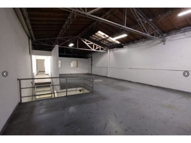 Bodega en arriendo en Perpetuo Socorro, Medellín, 350 m² · foto 10 de 14