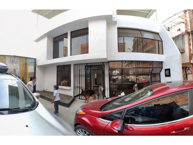 Casa de 4 alcobas en venta en El Cortijo, Madrid, 158 m² · foto 2 de 16