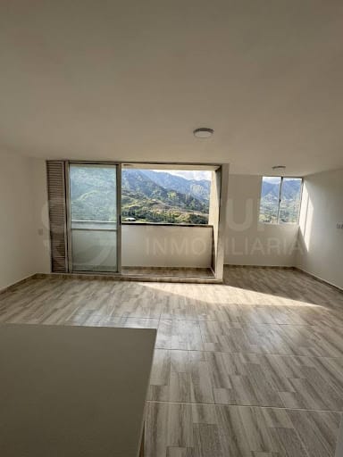 Apartamento de 2 alcobas en venta en Bucaros, Bello, 52 m² · foto 3 de 9
