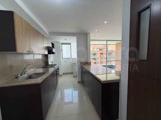 Apartamento de 3 alcobas en arriendo en Ciudad Del Río, Medellín, 85 m² · foto 4 de 19