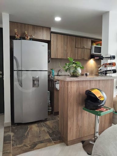 Apartamento de 3 alcobas en venta en Los Gomez, Itagüí, 70 m² · foto 2 de 18