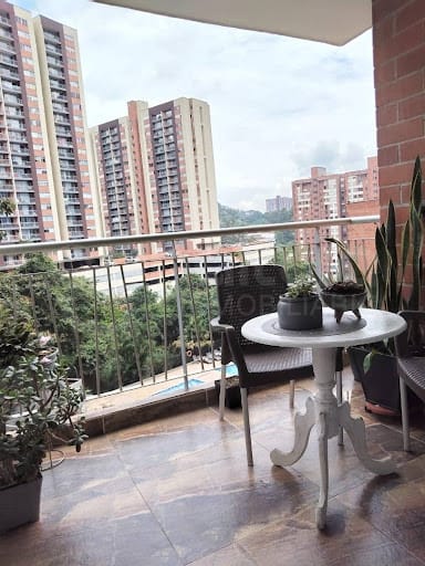 Apartamento de 3 alcobas en venta en Los Gomez, Itagüí, 70 m² · foto 9 de 18