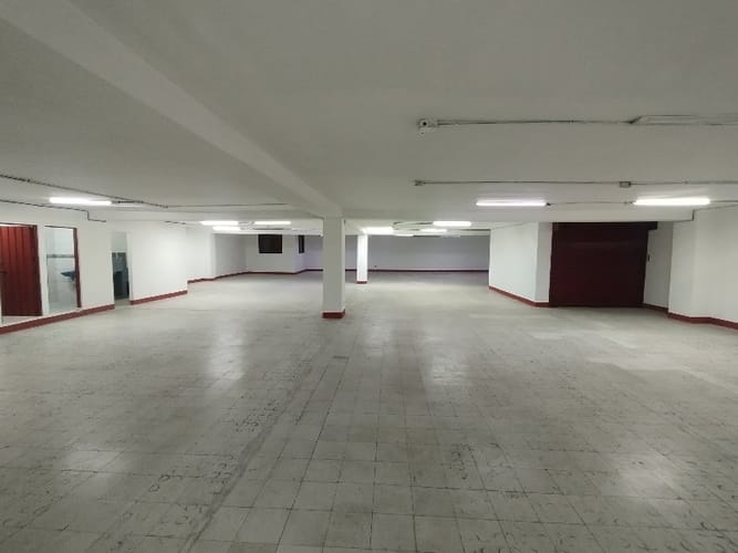 Bodega en arriendo en Caribe, Medellín, 530 m² · foto 2 de 19