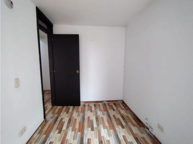 Casa de 3 alcobas en venta en Cedritos, Madrid, 66 m² · foto 4 de 8