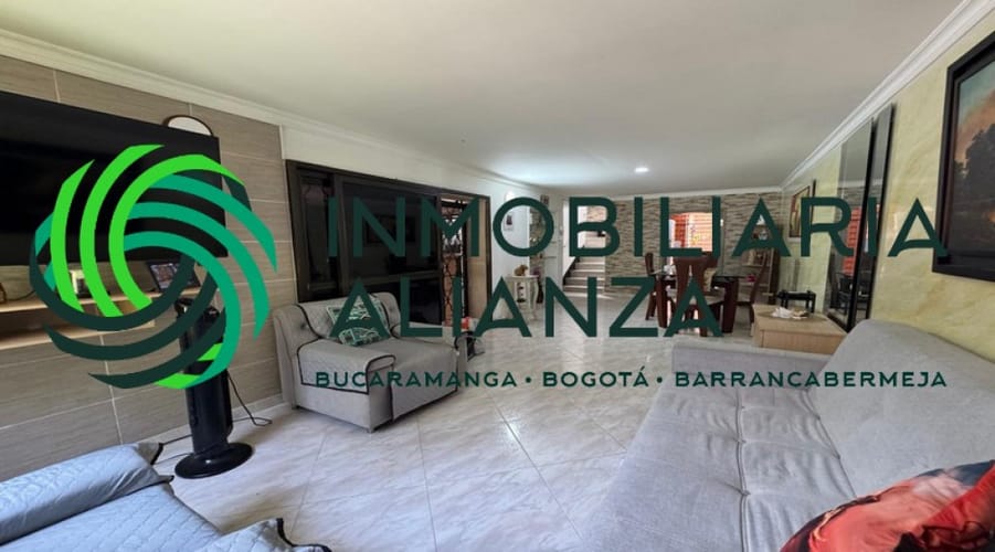 Casa de 6 alcobas en venta en Fontana, Bucaramanga, 298 m² · foto 3 de 24