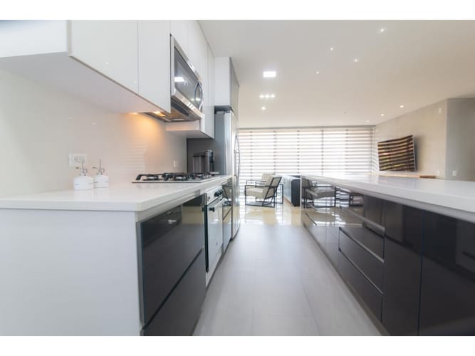 Apartamento de 3 alcobas en arriendo en El Tesoro, Medellín, 178 m² · foto 3 de 15