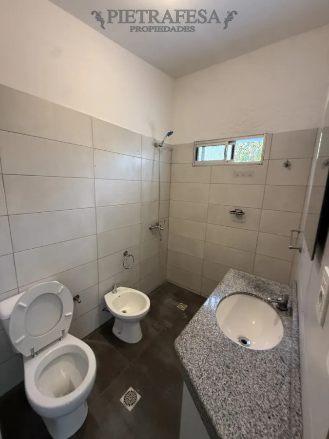 Casa en alquiler, 1 dormitorio, 1 baño, cochera, patio, cochera. Punta Gorda. · Foto 7