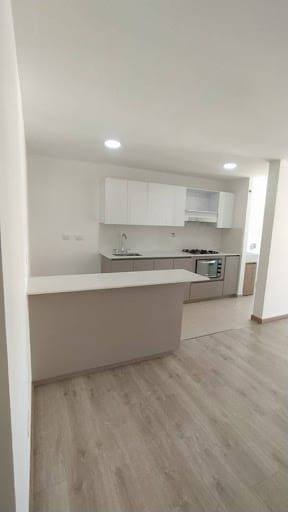 Apartamento de 2 alcobas en arriendo en El Carmelo Ii, Sabaneta, 74 m² · foto 5 de 12