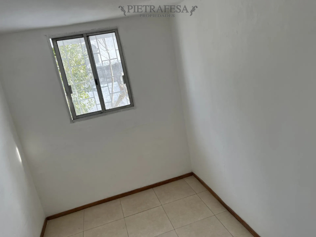 Casa en alquiler, 4 dormitorios, 1 baño, patio con parrillero. Union. · Foto 12