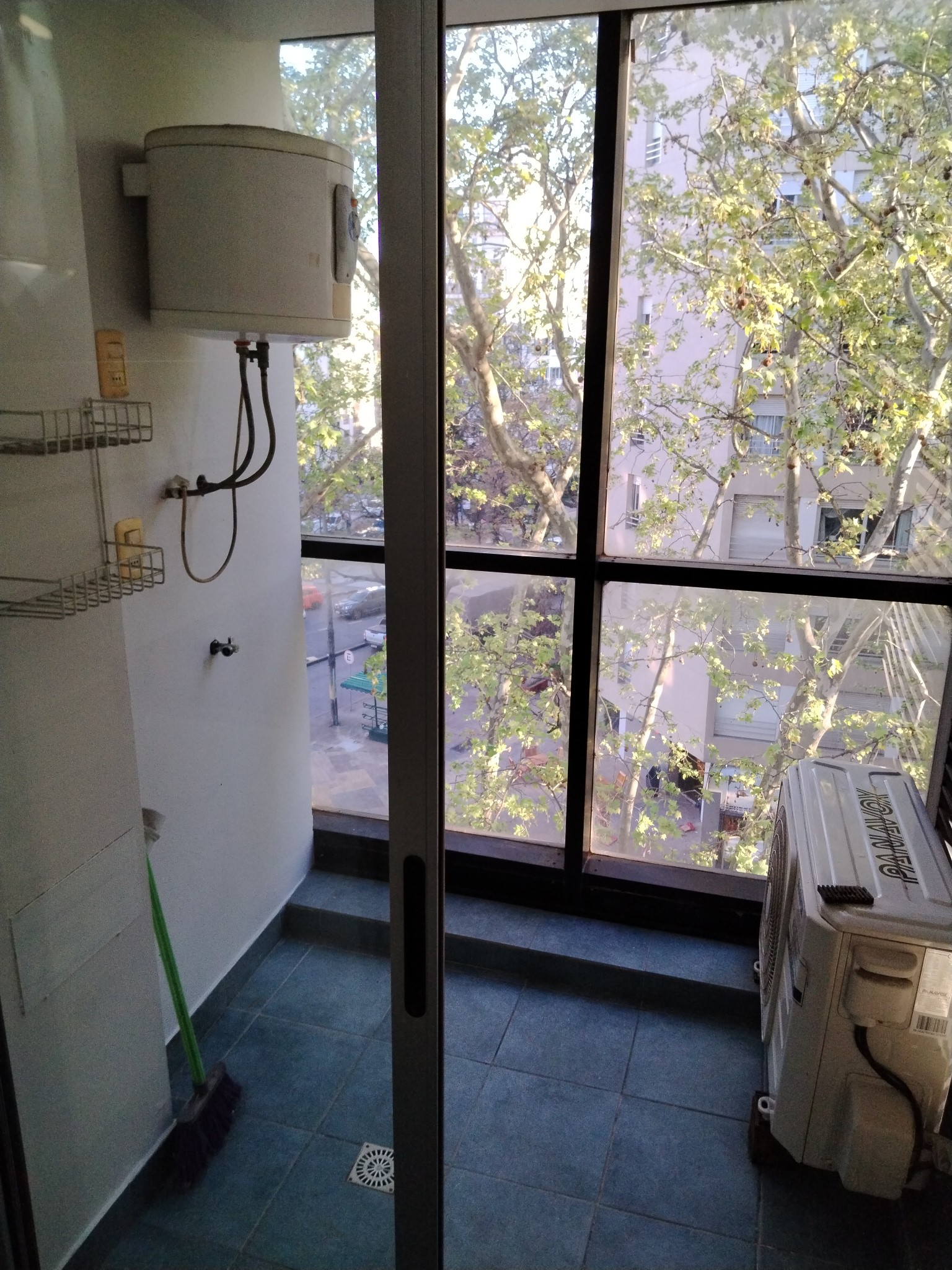 Parque Batlle.Av. Rivera y Av. Ponce.luminoso,2 dorm,2 baños,lavadero.Barbacoa · Foto 6