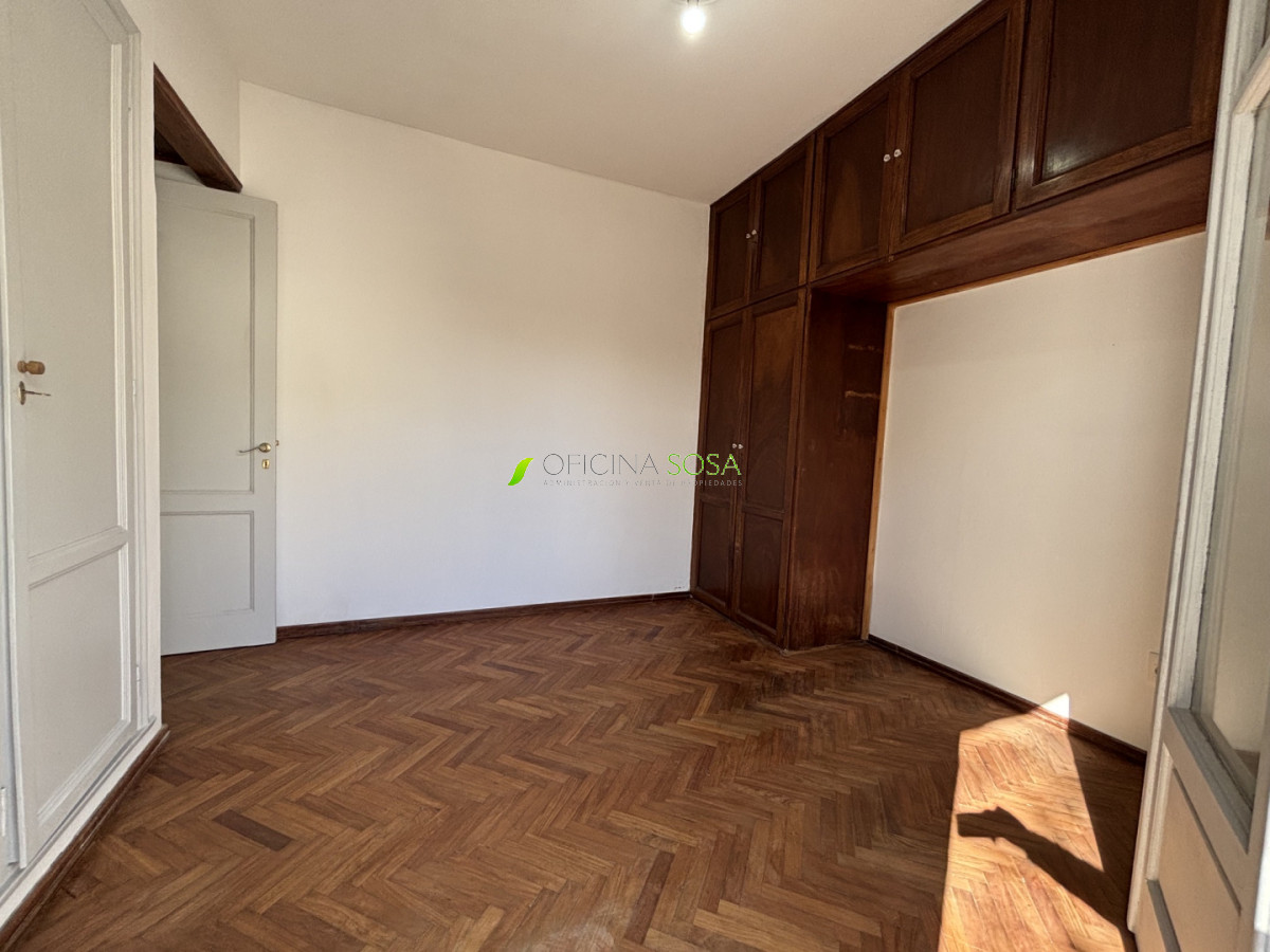 Oficina Sosa - Mercedes y Rondeau ampllio apartamneto de 3 dormitorios y 2 baños al frente con balcon · Foto 8