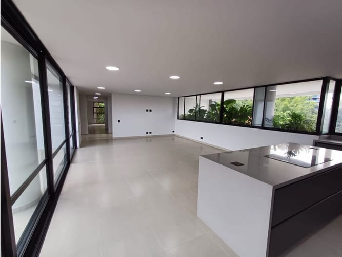 Apartamento de 4 alcobas en venta en El Poblado, Medellín, 230 m² · foto 2 de 9