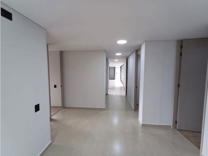 Apartamento de 4 alcobas en venta en El Poblado, Medellín, 230 m² · foto 5 de 9