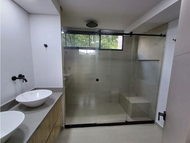 Apartamento de 4 alcobas en venta en El Poblado, Medellín, 230 m² · foto 8 de 9
