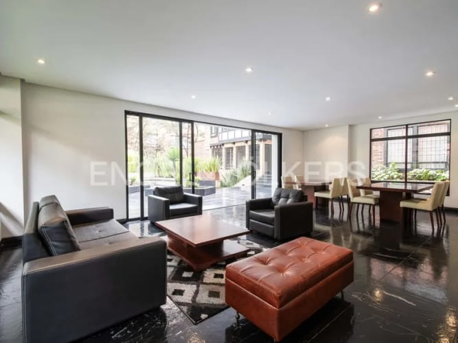 Apartamento de 3 alcobas en venta en Los Rosales, Bogotá, 176 m² · foto 18 de 19