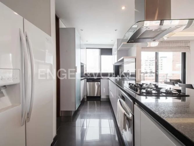 Apartamento de 3 alcobas en venta en Los Rosales, Bogotá, 176 m² · foto 6 de 19
