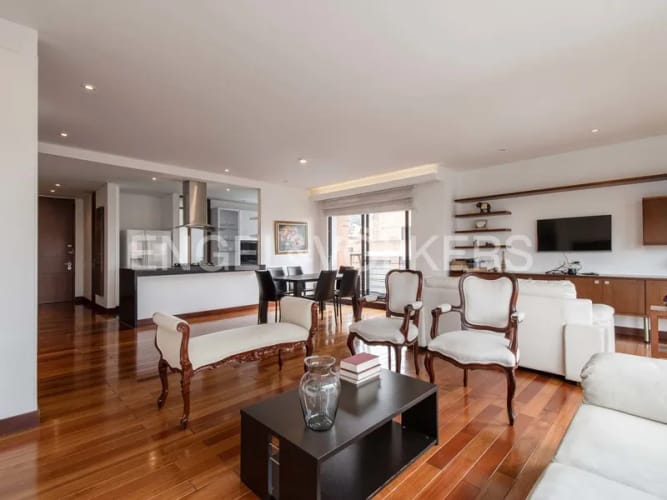 Apartamento de 3 alcobas en venta en Los Rosales, Bogotá, 176 m² · foto 3 de 19