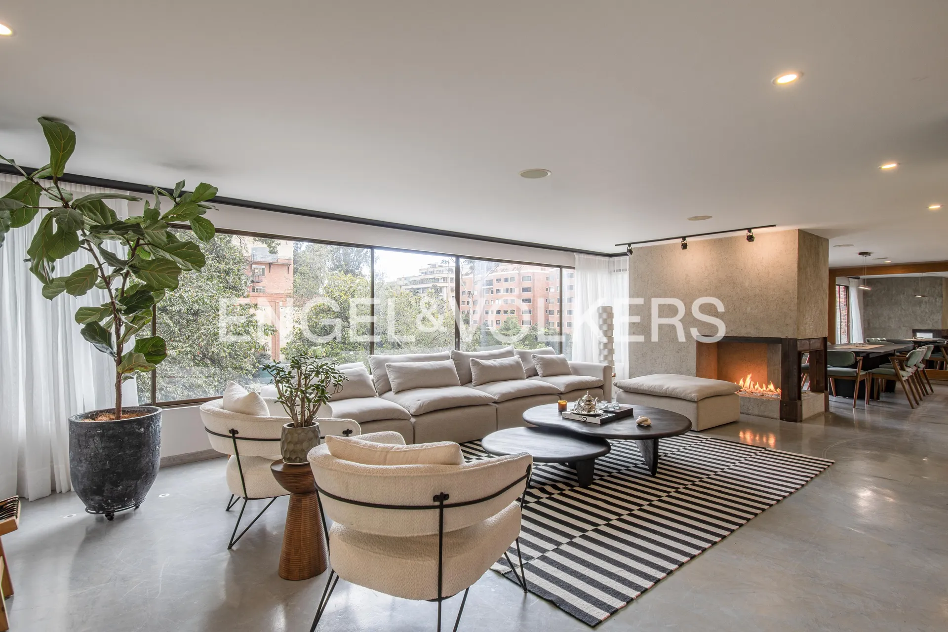 Apartamento en venta en Los Rosales, Bogotá · foto 2 de 16