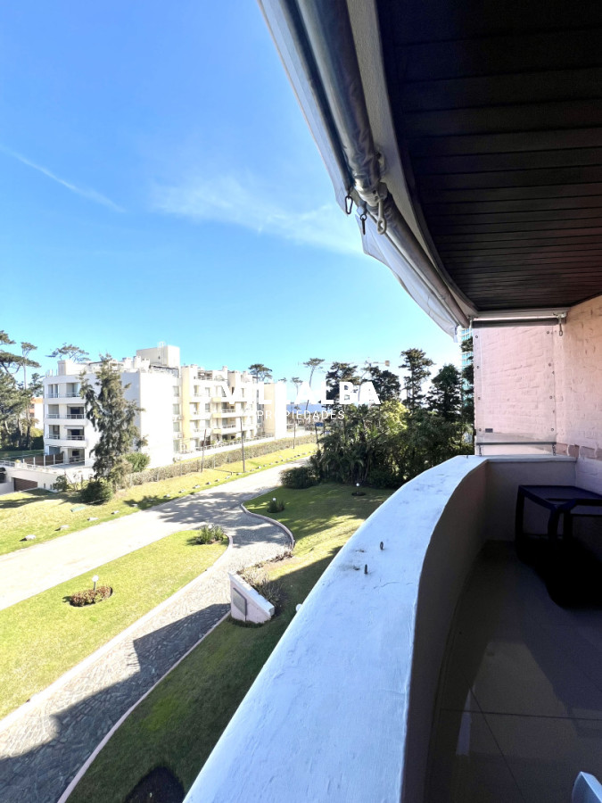 se vende Apartamento reciclado en playa Mansa - Punta del Este