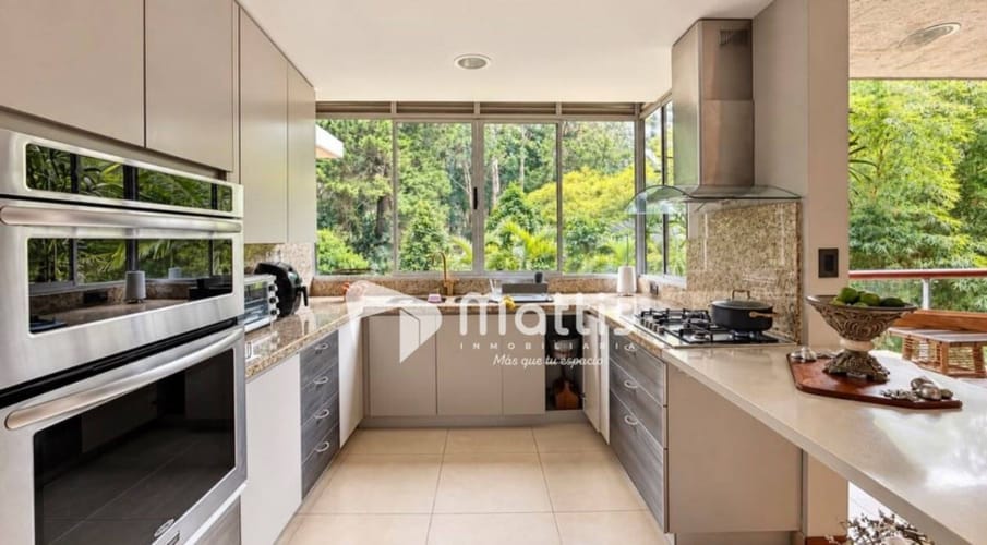 Apartamento de 3 alcobas en arriendo en Las Lomas, Medellín, 283 m² · foto 11 de 15
