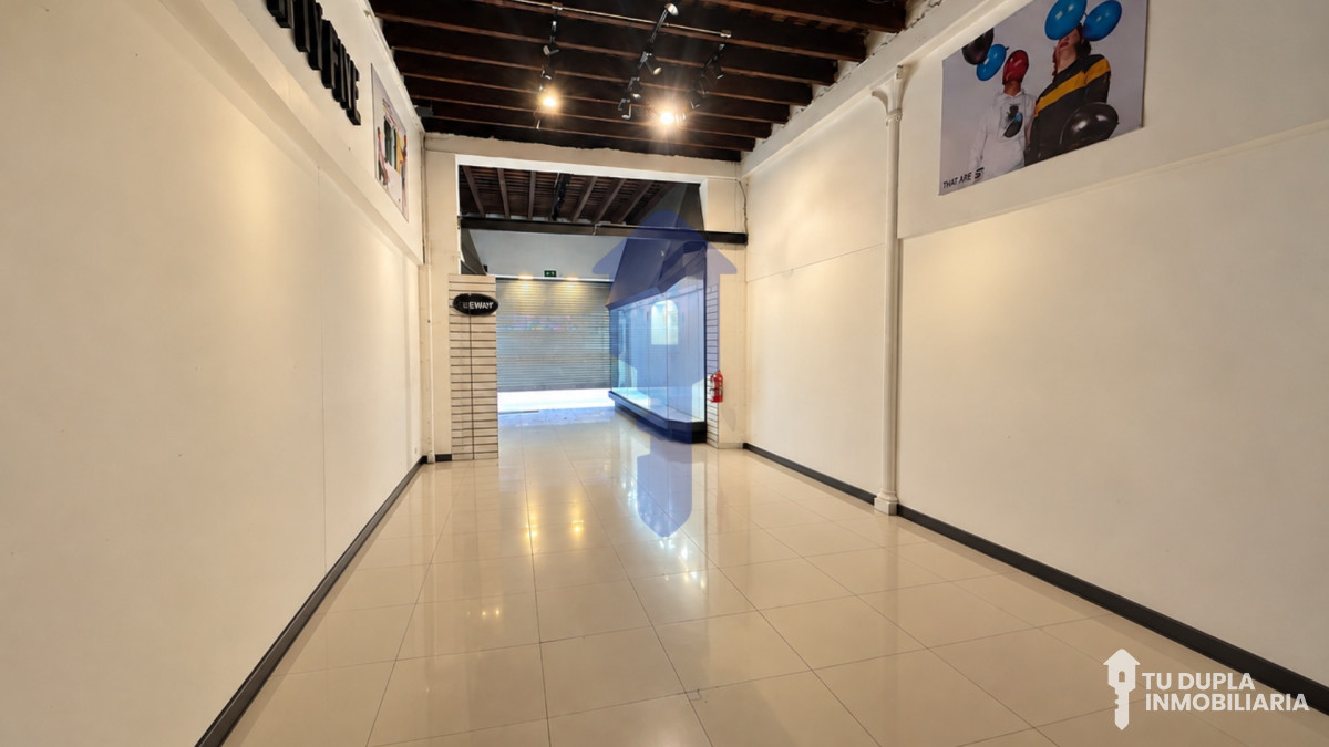 Alquiler De Local Comercial Sobre Av. 18 De Julio · Foto 7