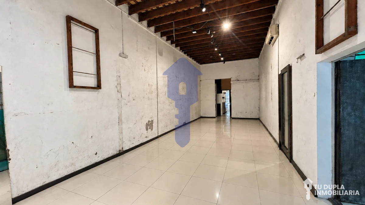 Alquiler De Local Comercial Sobre Av. 18 De Julio · Foto 12