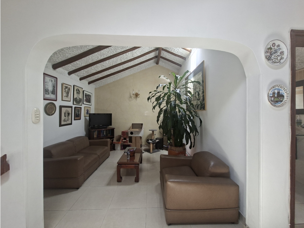 Casa en venta en Santa Barbara Central, Bogotá · foto 8 de 16