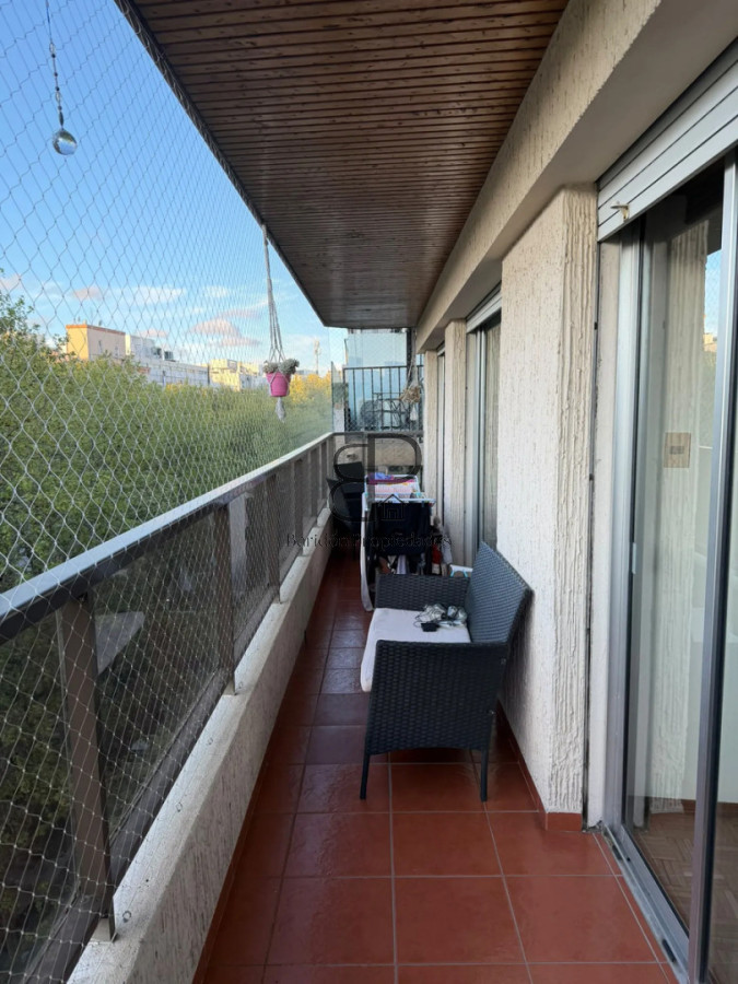 Alquiler Apartamento 3 Dormitorios Pocitos con balcon y cochera · Foto 2