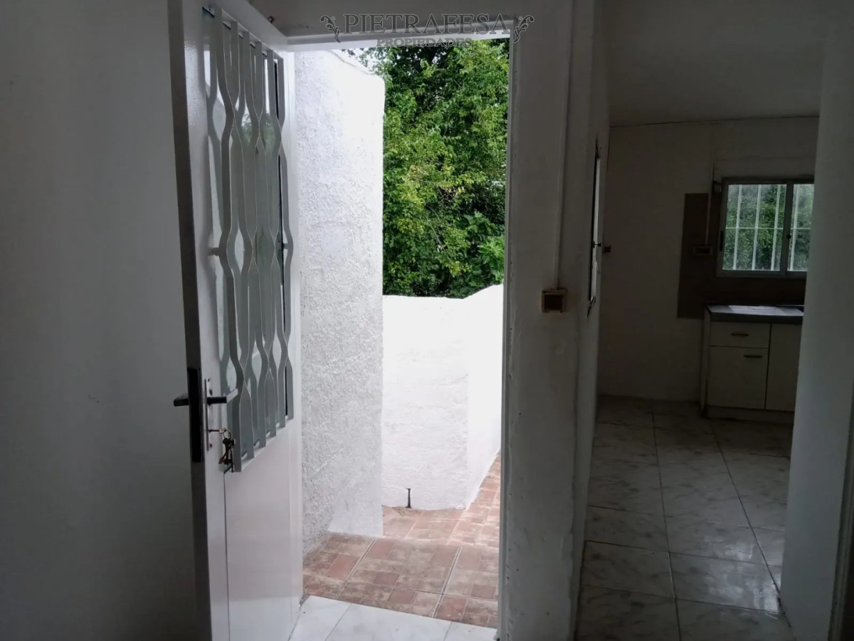 Apartamento en alquiler, 2 dormitorios, 1 baño, patio con parrillero, cochera. Sin gc. Paso de las Duranas. · Foto 3