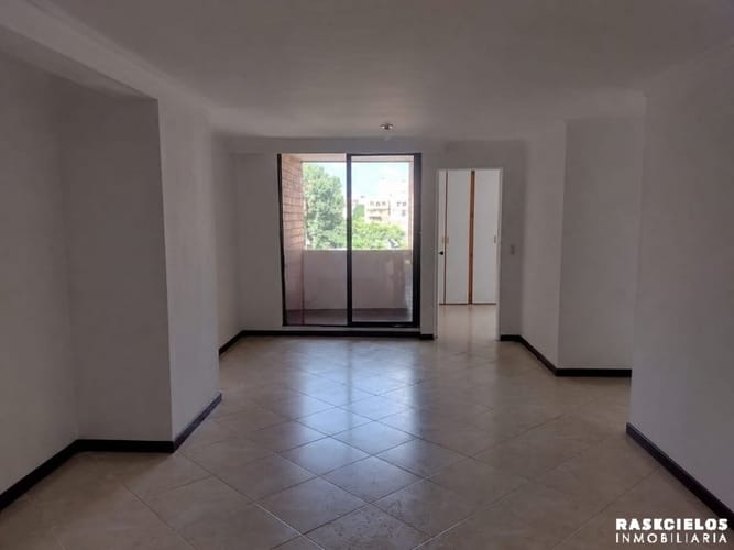 Apartamento en venta en La Floresta, Medellín · foto 2 de 18