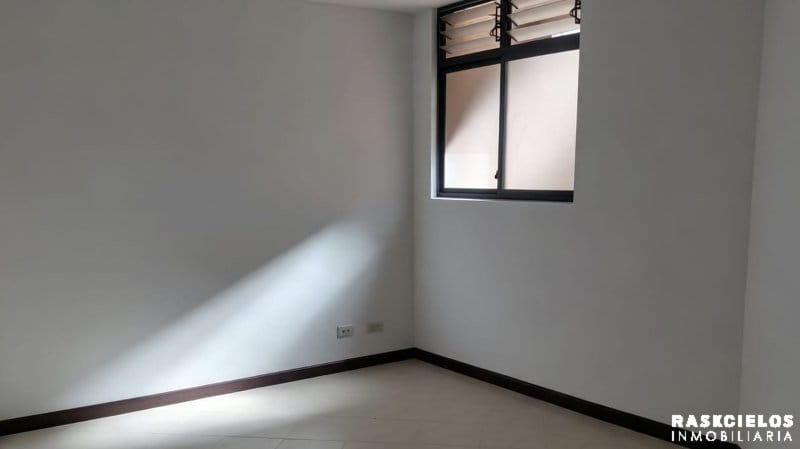 Apartamento en venta en La Floresta, Medellín · foto 9 de 18