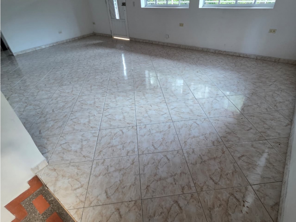 Apartamento en arriendo en Villatina, Medellín · foto 3 de 13