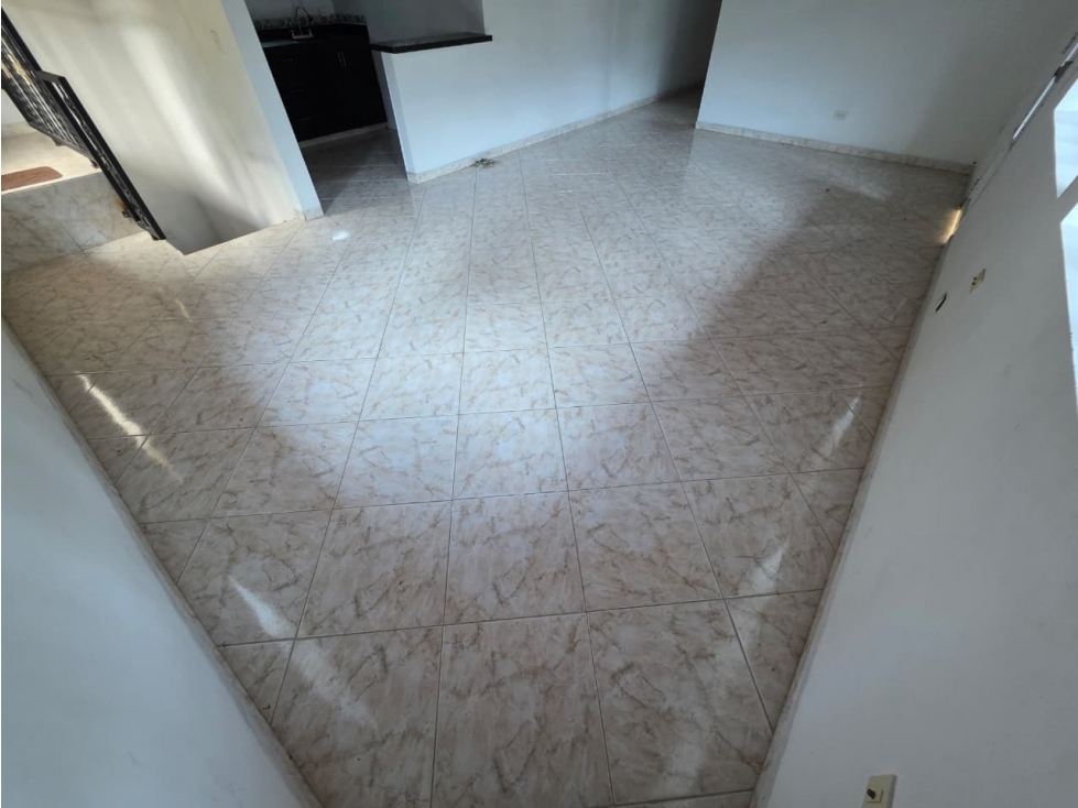 Apartamento en arriendo en Villatina, Medellín · foto 4 de 13