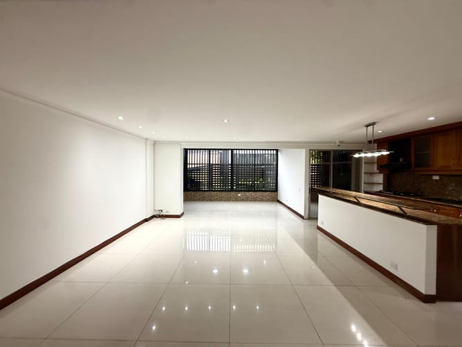Casa de 4 alcobas en venta en Altos Del Poblado, Medellín, 250 m² · foto 3 de 23