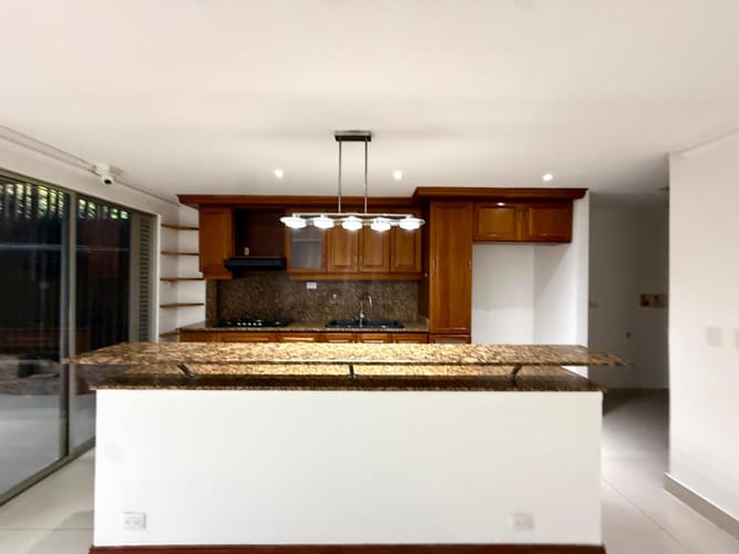 Casa de 4 alcobas en venta en Altos Del Poblado, Medellín, 250 m² · foto 6 de 23