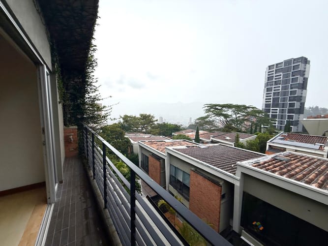 Casa de 4 alcobas en venta en Altos Del Poblado, Medellín, 250 m² · foto 9 de 23