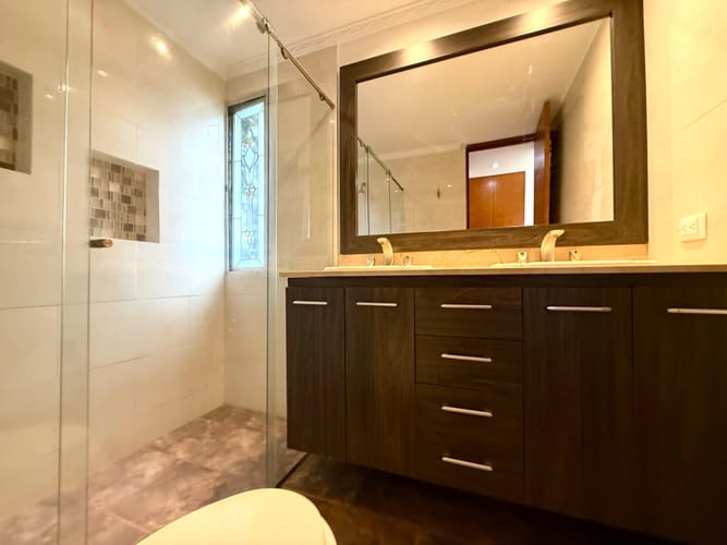 Casa de 4 alcobas en venta en Altos Del Poblado, Medellín, 250 m² · foto 12 de 23