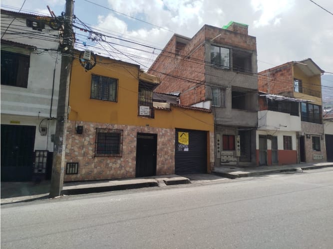 Casa de 15 alcobas en venta en Caicedo, Medellín, 368 m² · foto 2 de 24