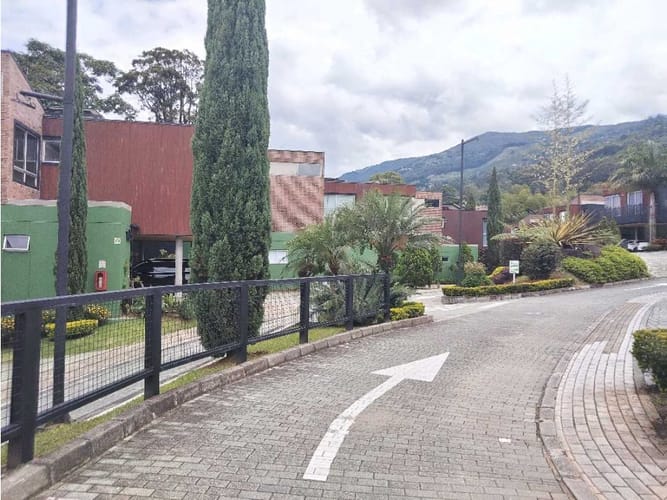 Casa de 4 alcobas en venta en Escobero, Medellín, 396 m² · foto 21 de 22