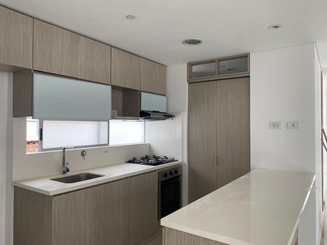 Apartamento de 2 alcobas en arriendo en Cumbres, Envigado, 99 m² · foto 4 de 14