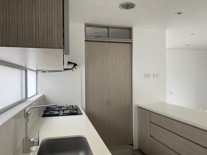 Apartamento de 2 alcobas en arriendo en Cumbres, Envigado, 99 m² · foto 6 de 14