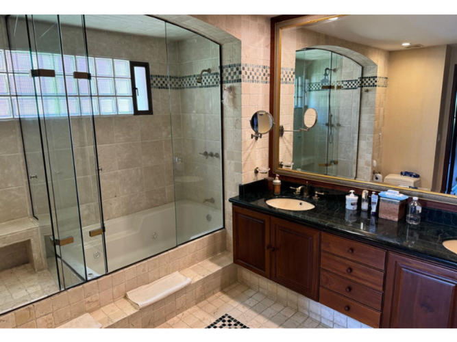 Casa de 3 alcobas en venta en Altos Del Poblado, Medellín, 385 m² · foto 9 de 12