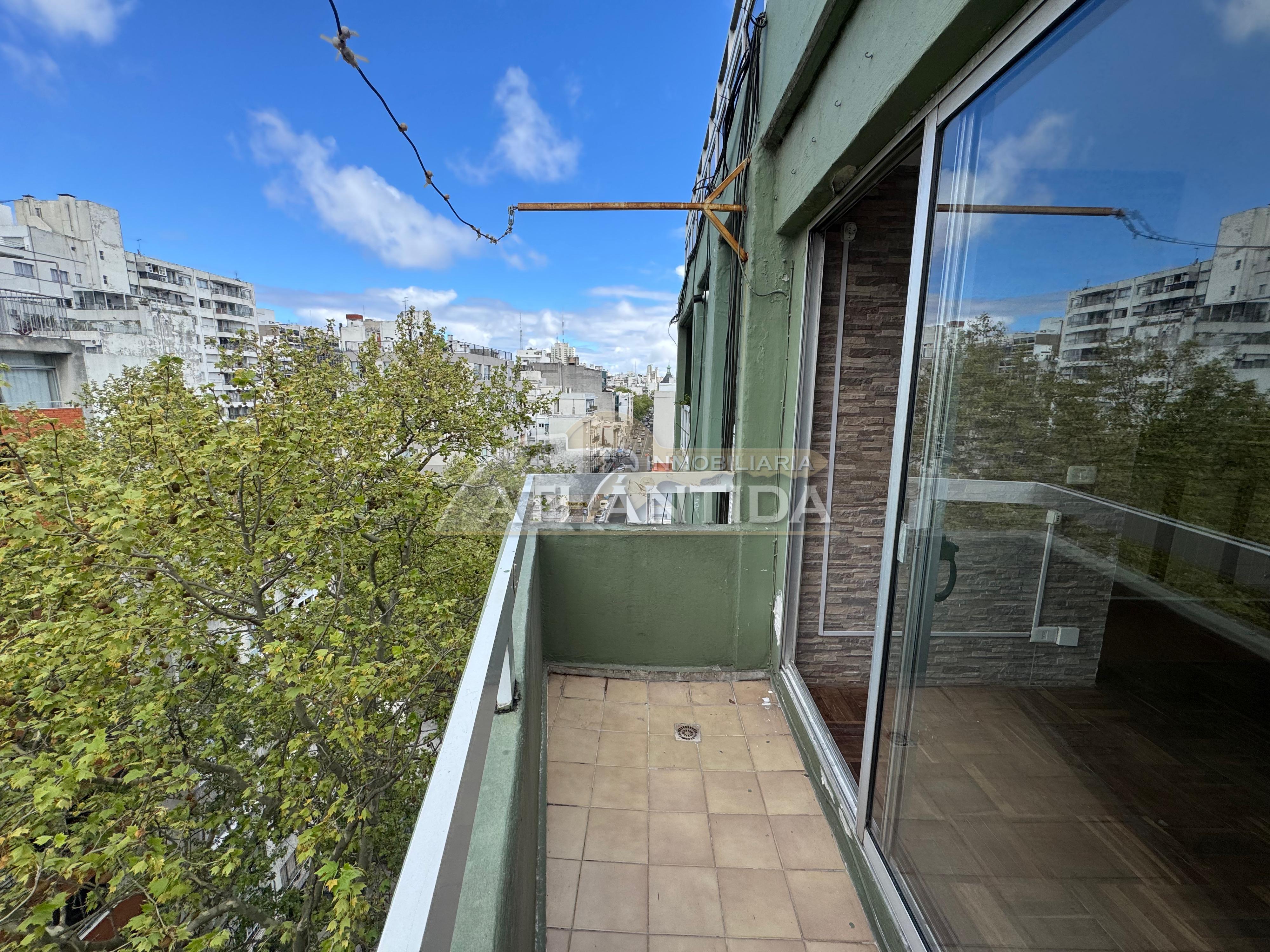 Alquiler Apartamento 1 Dormitorio Con Garaje Y Balcón, En Pleno Centro, Calle Colonia · Foto 10