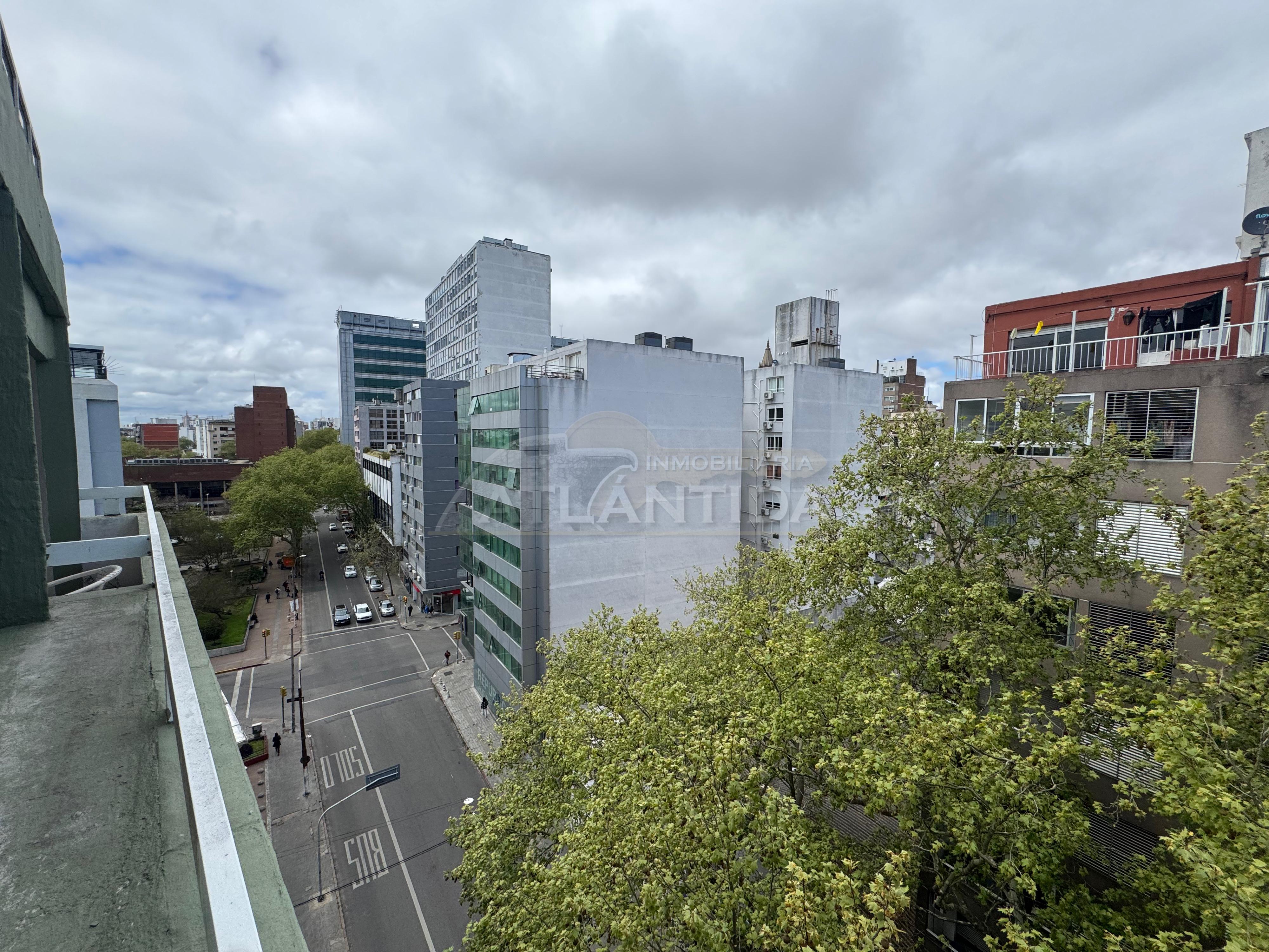 Alquiler Apartamento 1 Dormitorio Con Garaje Y Balcón, En Pleno Centro, Calle Colonia · Foto 12