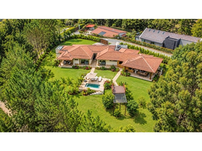 Finca en venta en El Salado, El Carmen de Viboral, 340 m² · foto 2 de 23