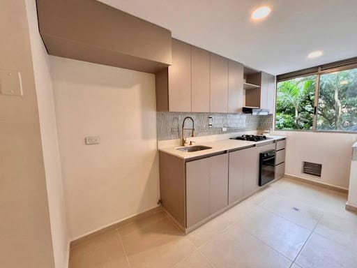 Apartamento de 2 alcobas en arriendo en Los Balsos, Medellín, 72 m² · foto 2 de 10