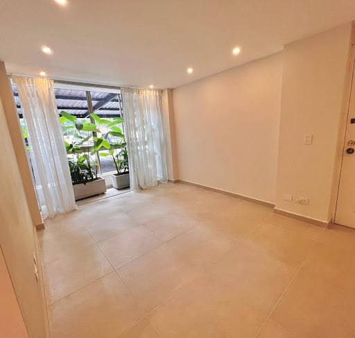 Apartamento de 2 alcobas en arriendo en Los Balsos, Medellín, 72 m² · foto 3 de 10