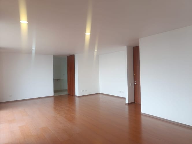 Apartamento de 2 alcobas en venta en El Poblado, Medellín, 117 m² · foto 4 de 18