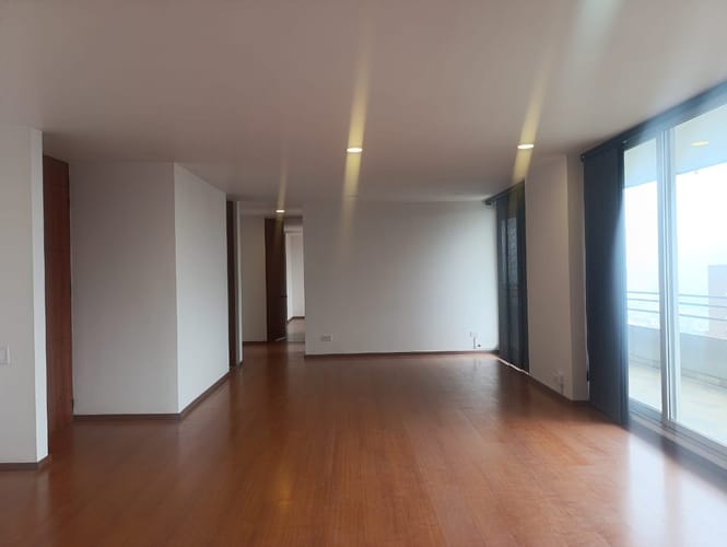 Apartamento de 2 alcobas en venta en El Poblado, Medellín, 117 m² · foto 3 de 18